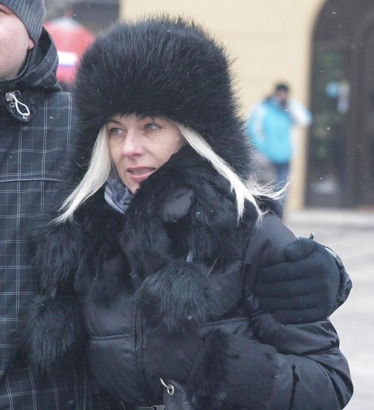25P Beautiful sexy woman in winter fashion
