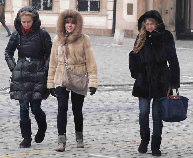 25P Beautiful sexy woman in winter fashion