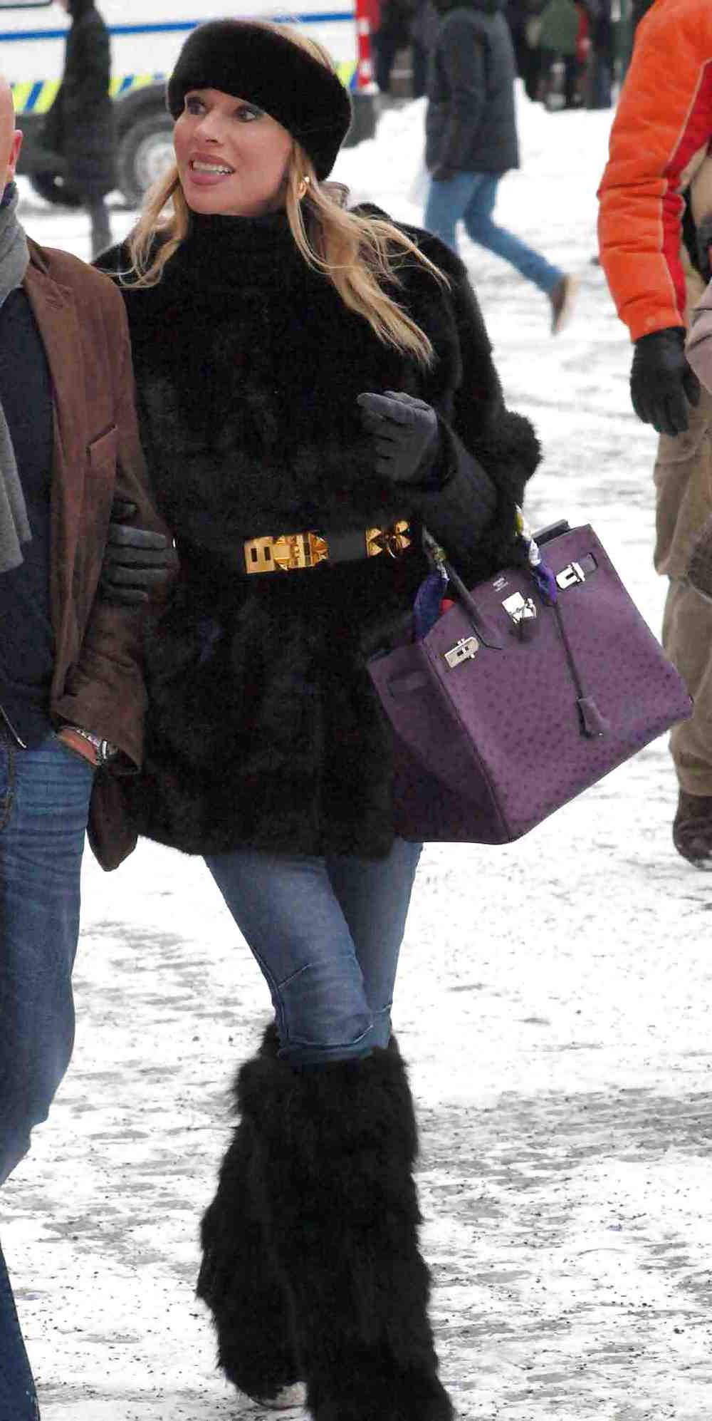 25P Beautiful sexy woman in winter fashion