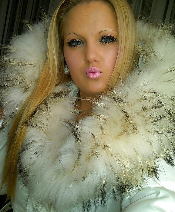25P Beautiful sexy woman in winter fashion