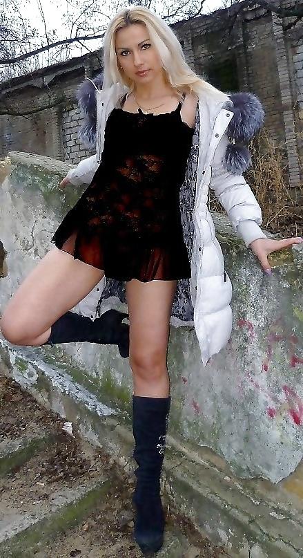 25P Beautiful sexy woman in winter fashion