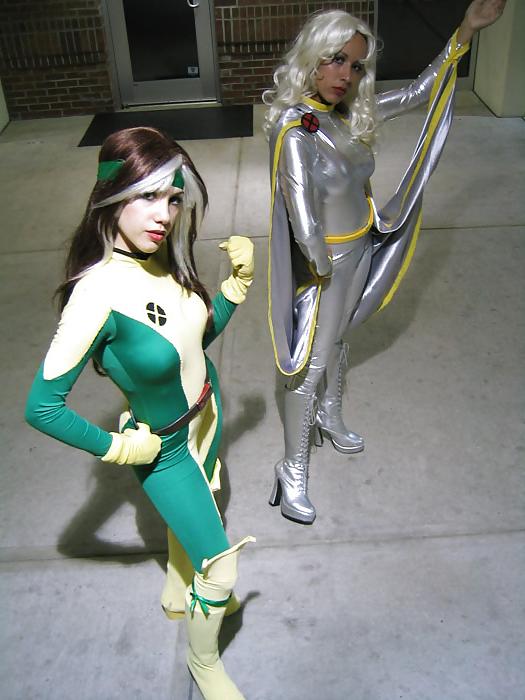 15P Babe of Comic Con 07