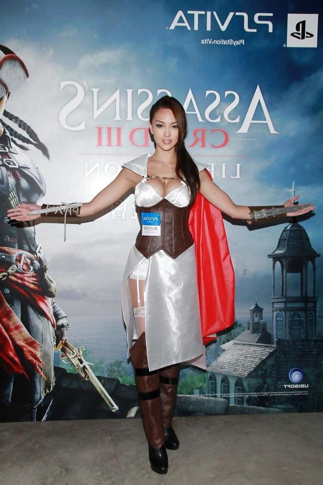 15P Babe of Comic Con 07