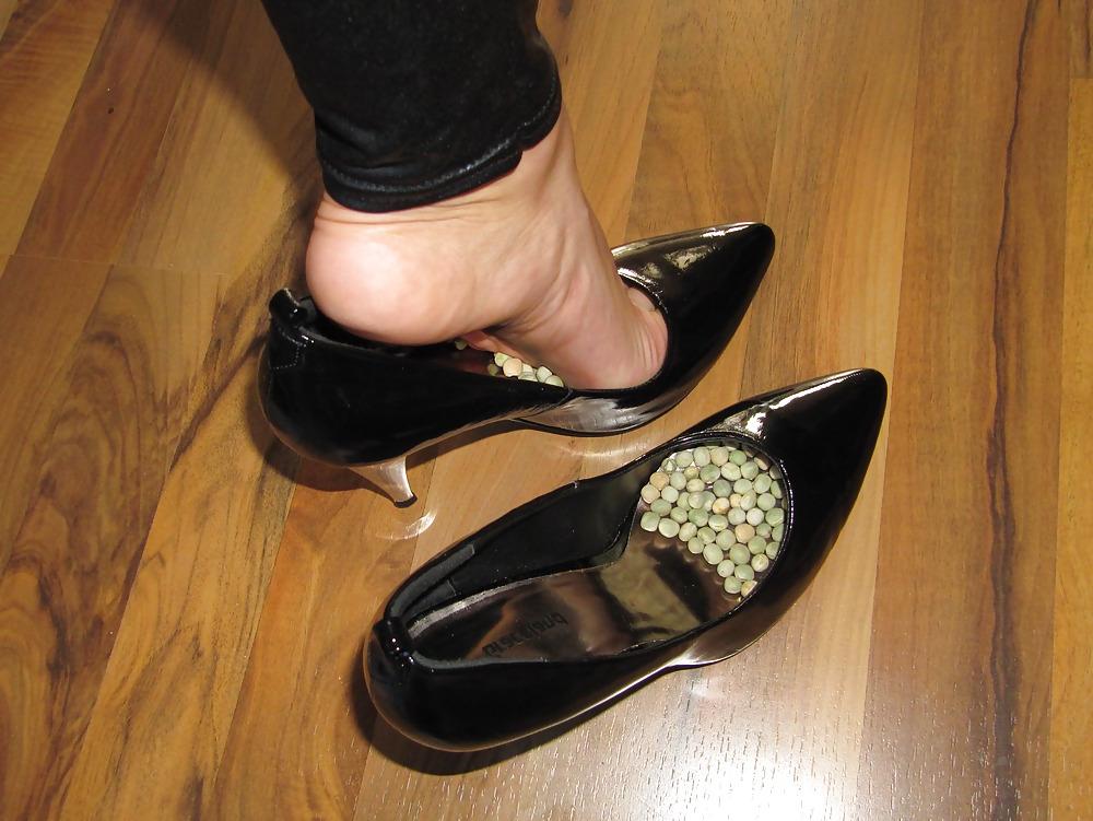 22P Foot torture with peas in high heels, leggings and corset