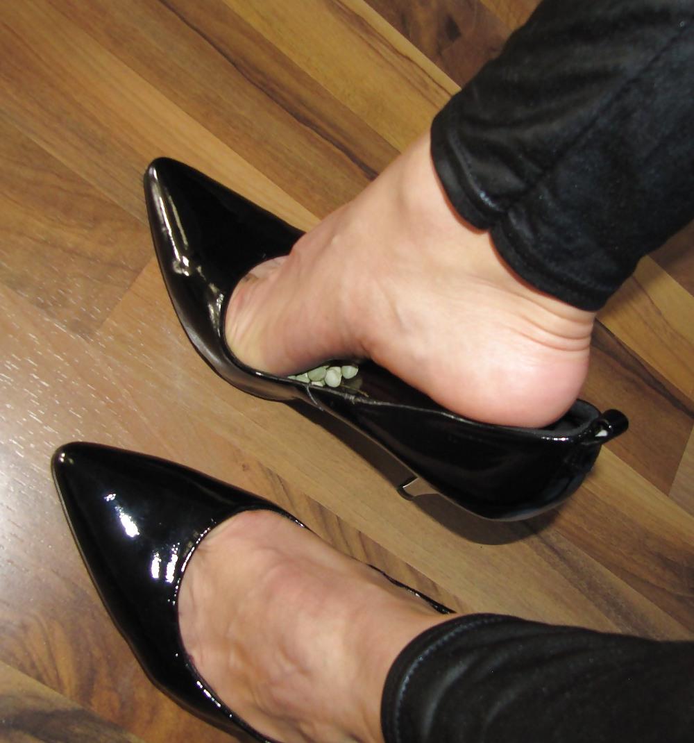 22P Foot torture with peas in high heels, leggings and corset