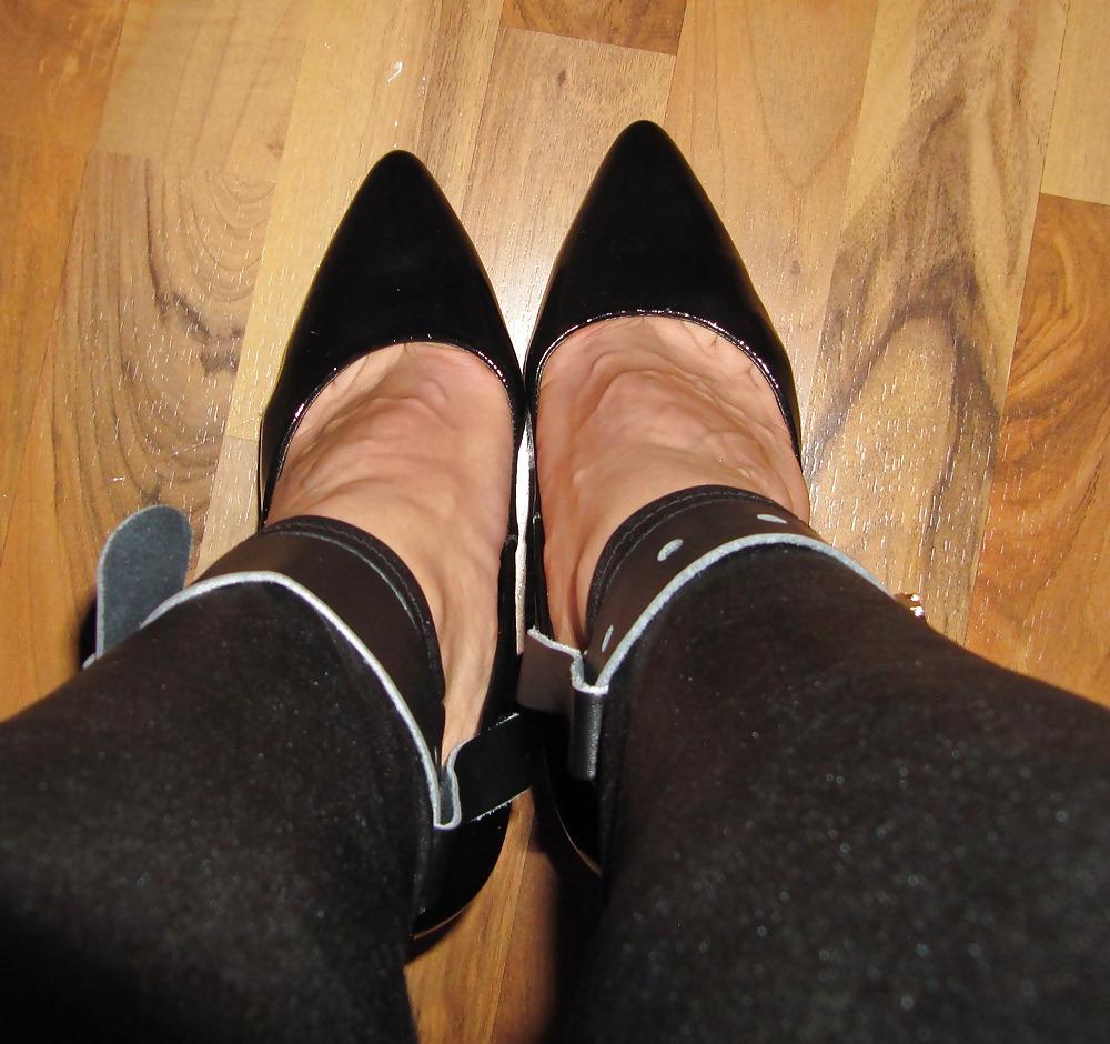 22P Foot torture with peas in high heels, leggings and corset