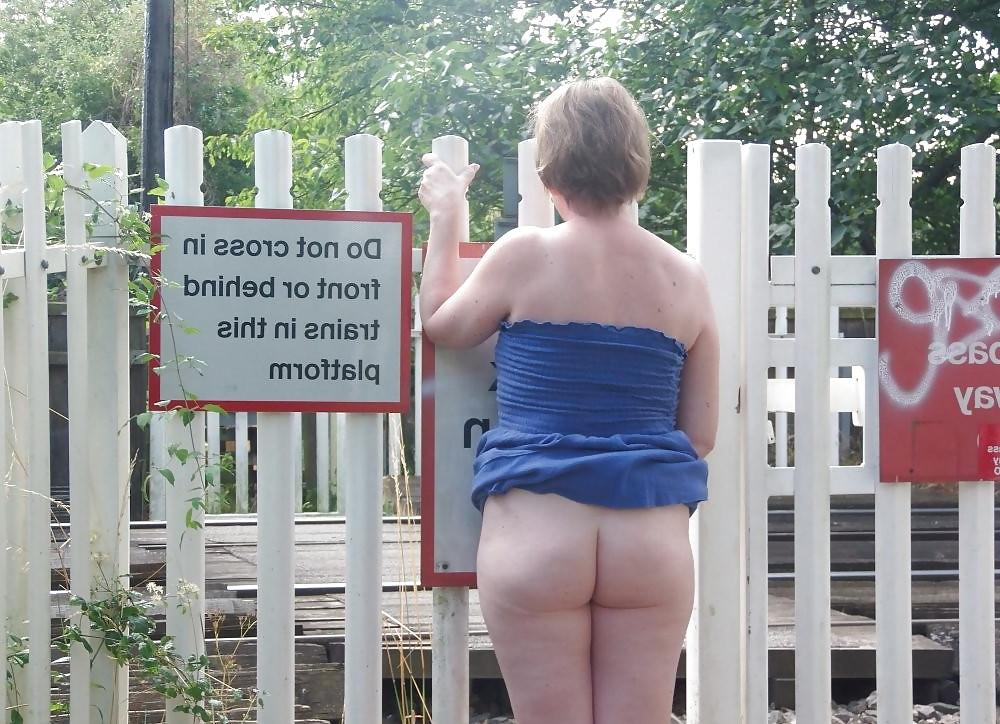 9P A beautiful mature woman nude