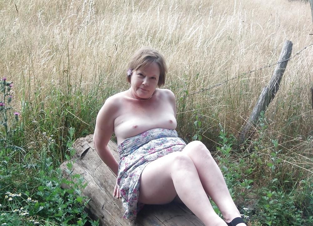 8P A beautiful mature woman