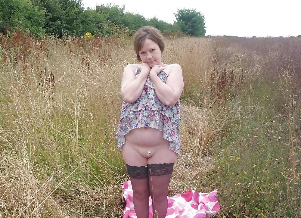 8P A beautiful mature woman