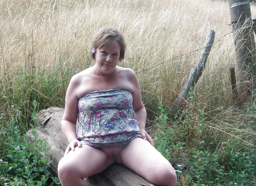 8P A beautiful mature woman