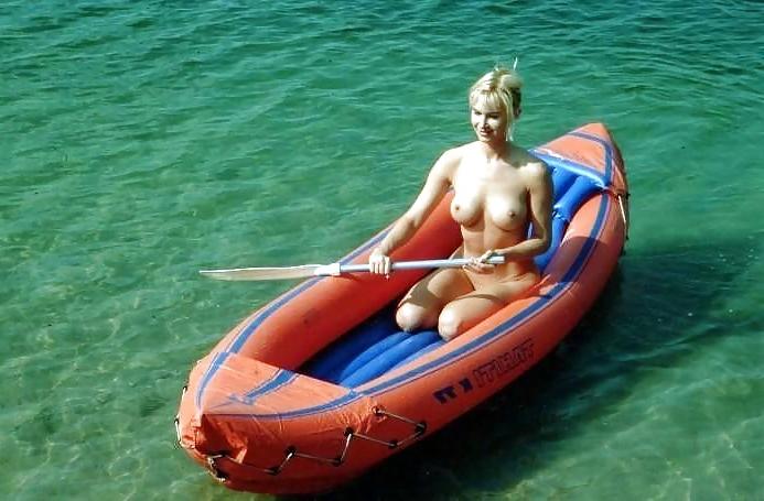25P NUDE AT THE BEACH