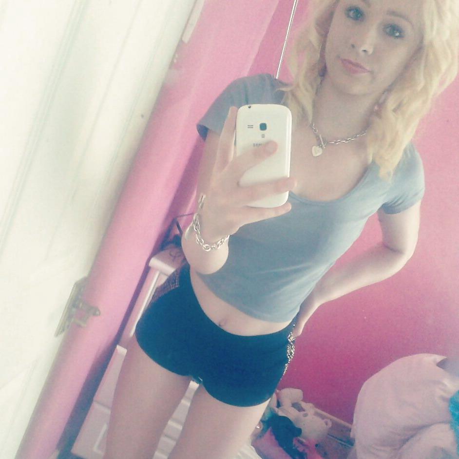 25P Nice skinny blonde facebook slut self shot