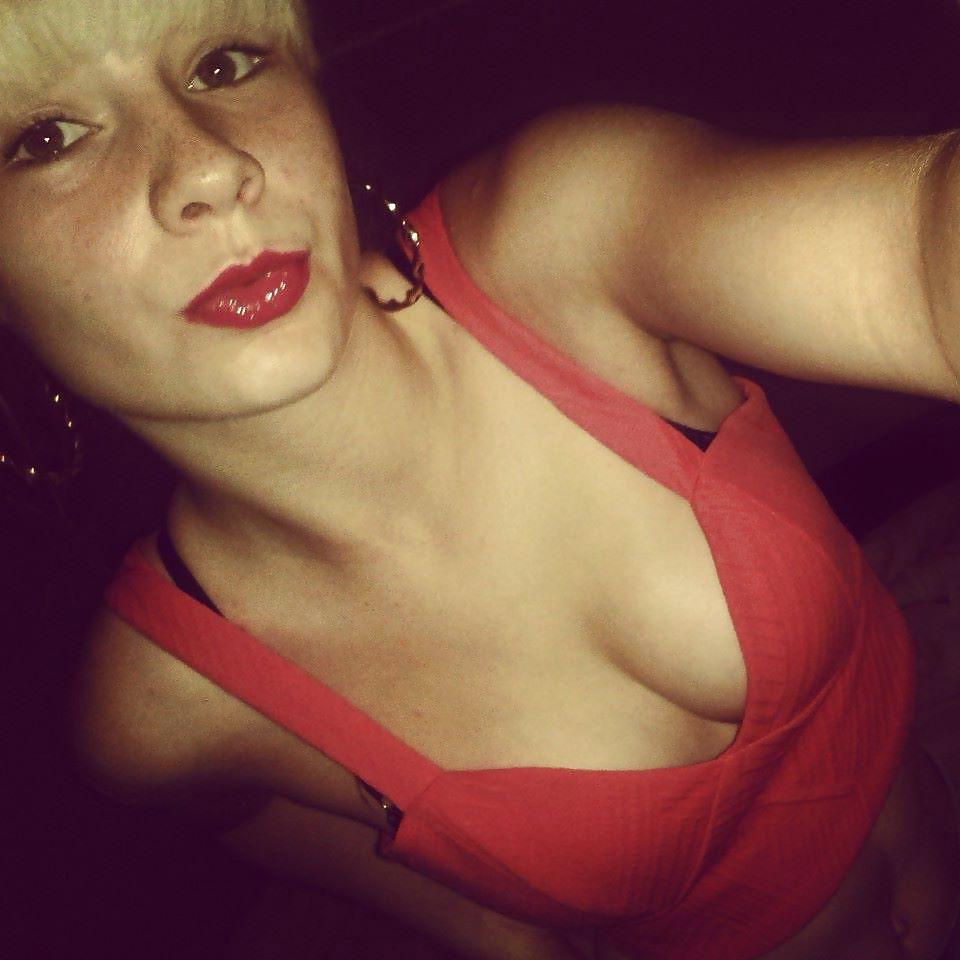 25P Nice skinny blonde facebook slut self shot