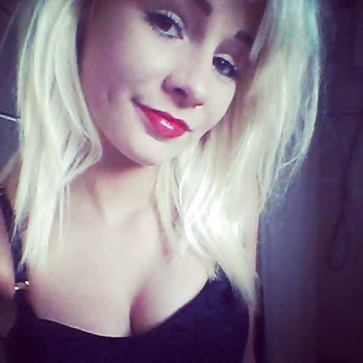 25P Nice skinny blonde facebook slut self shot