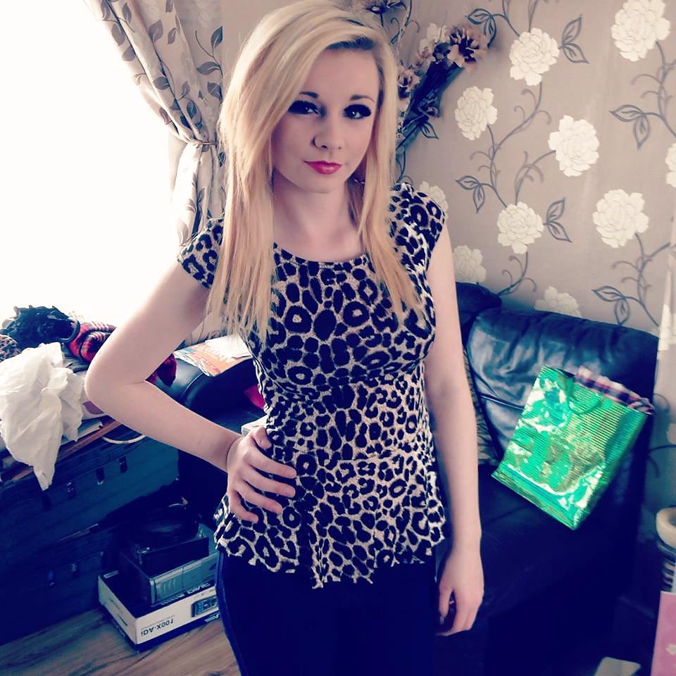 25P Nice skinny blonde facebook slut self shot