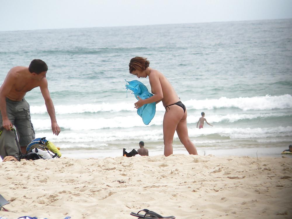 6P Topless beach brunette
