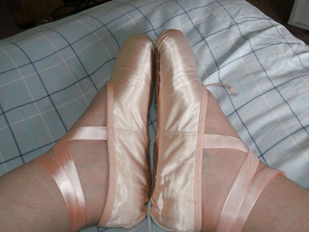 12P Who Wants to Cum on These for Me to Lick Off
