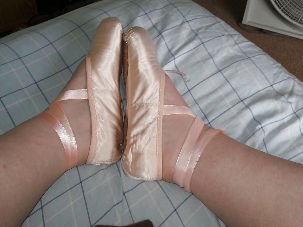 12P Who Wants to Cum on These for Me to Lick Off