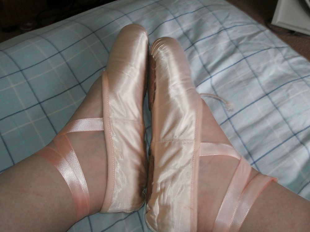 12P Who Wants to Cum on These for Me to Lick Off