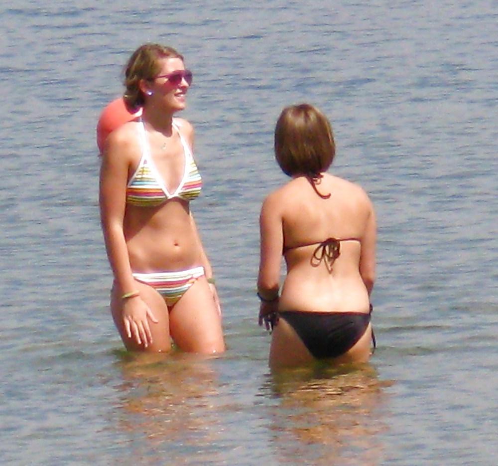 10P Hot Beach Babes (2)