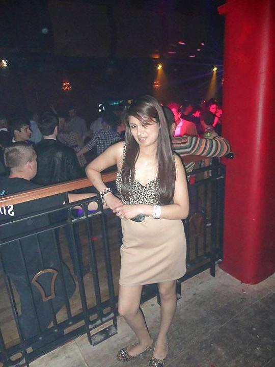7P Uk desi slut would you bang her 