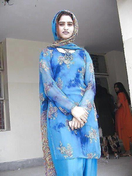 25P DESI AUNTY-001