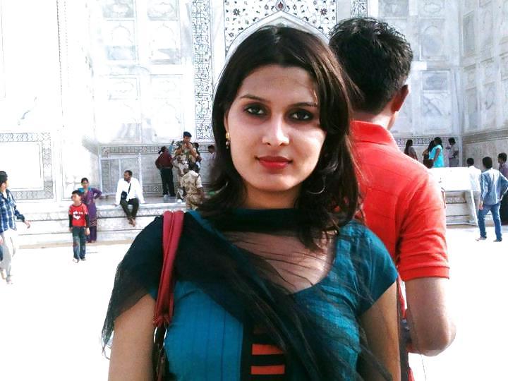 25P DESI AUNTY-001