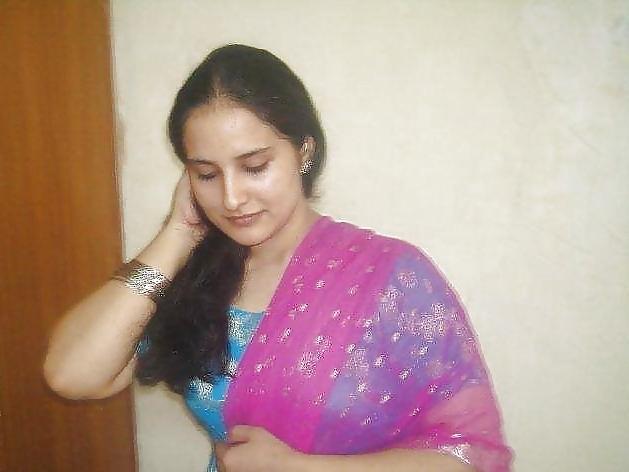 25P DESI AUNTY-001