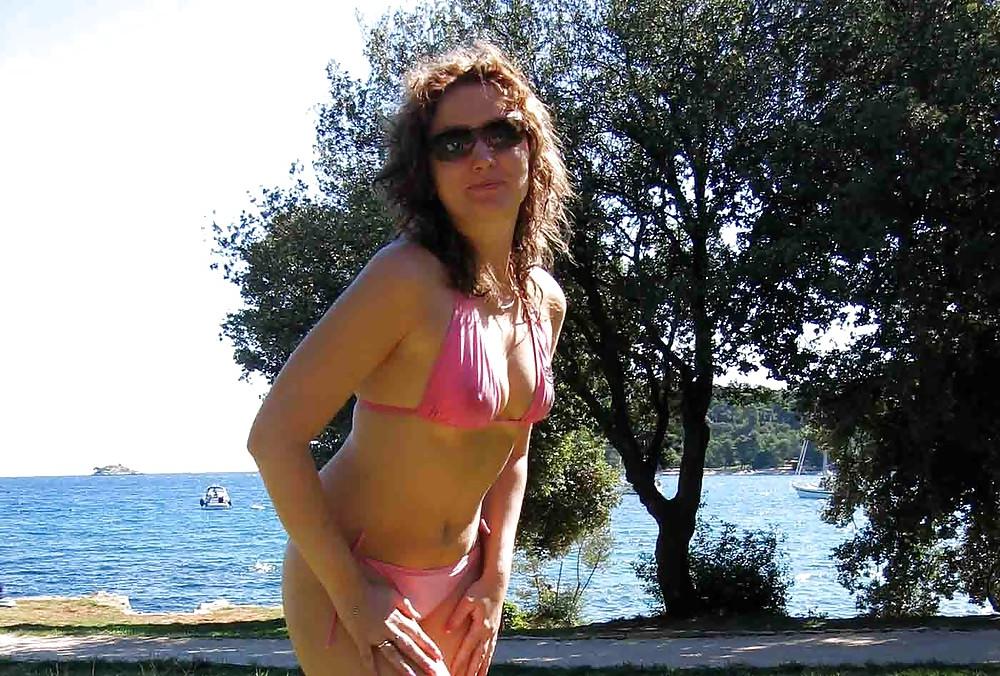 19P Oops bikini 5.