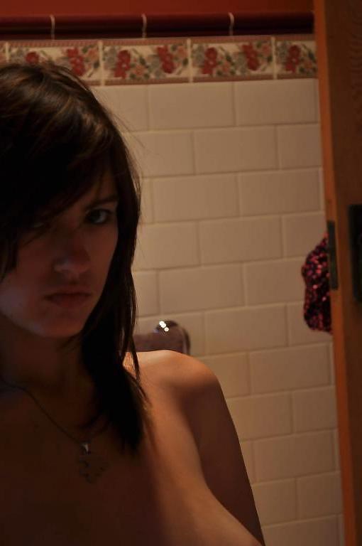 5P Brunette self shot...