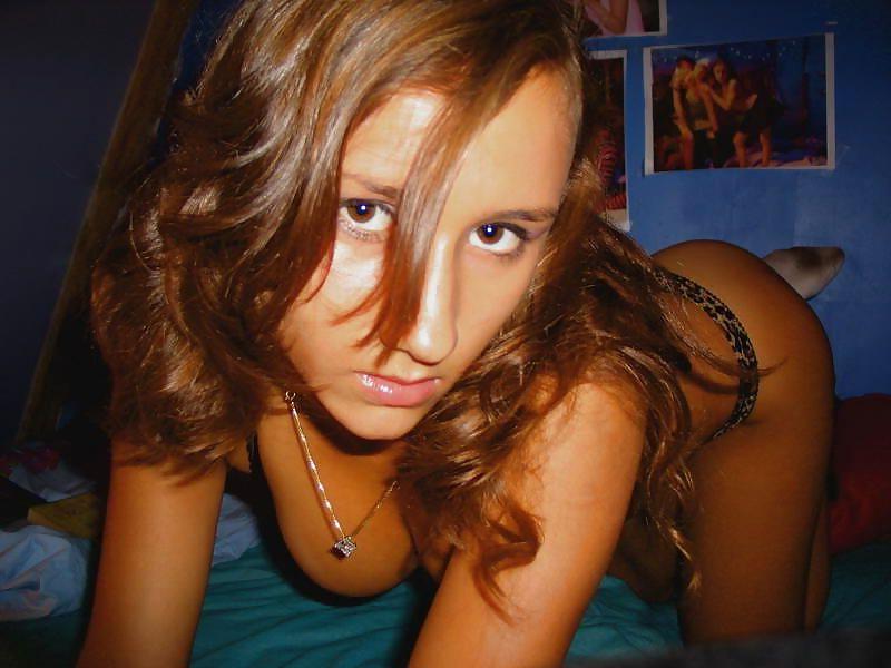25P Beautiful Downblouse Babes 16 (Amateurs) by TROC