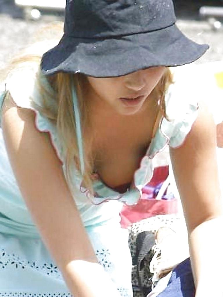 25P Beautiful Downblouse Babes 16 (Amateurs) by TROC