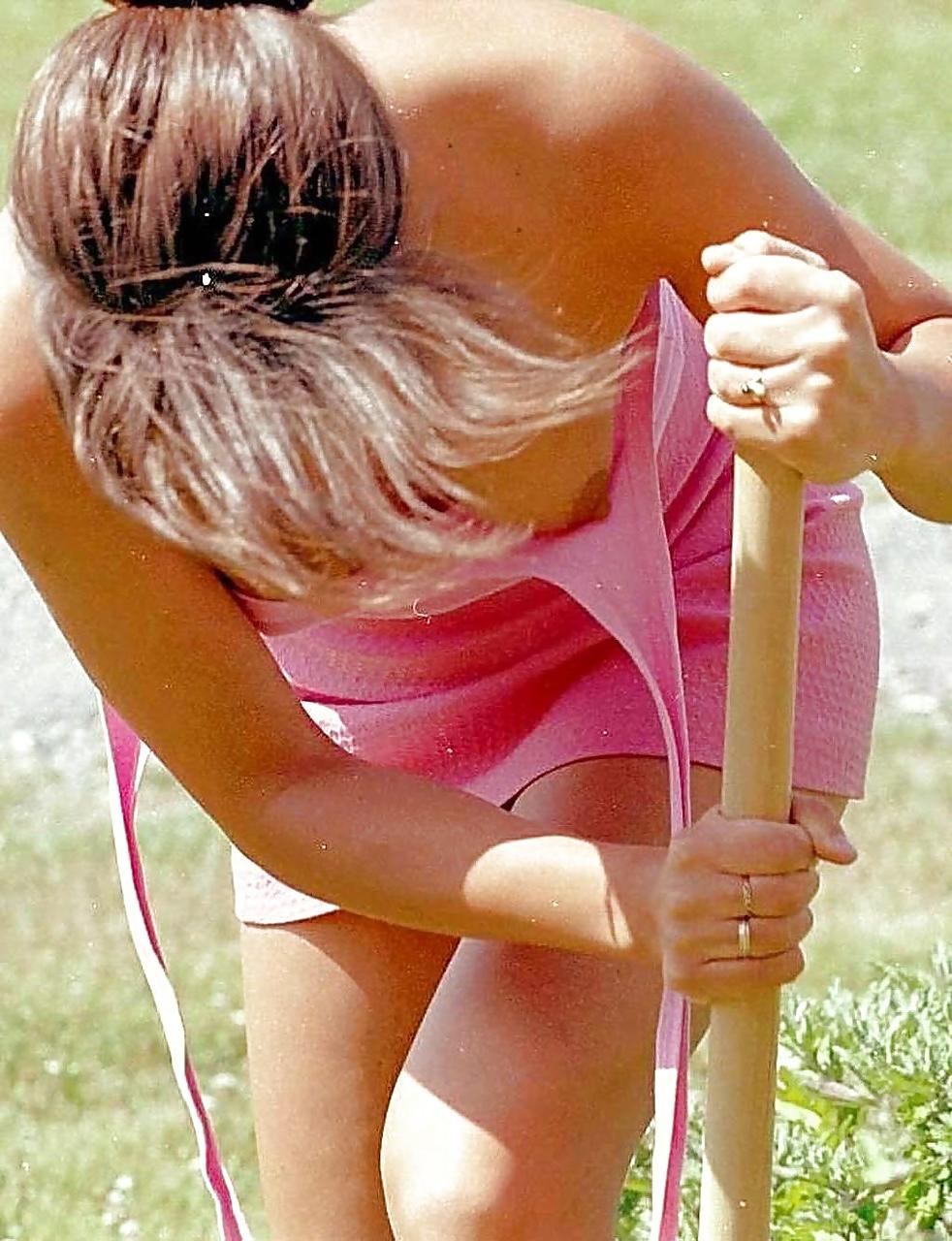 25P Beautiful Downblouse Babes 16 (Amateurs) by TROC