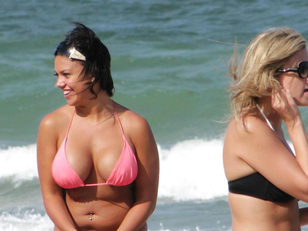 24P Beach Girls Partying Up