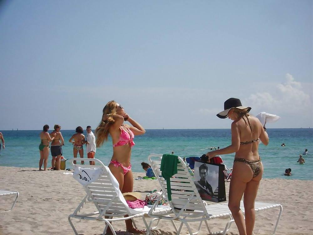 24P Beach Girls Partying Up