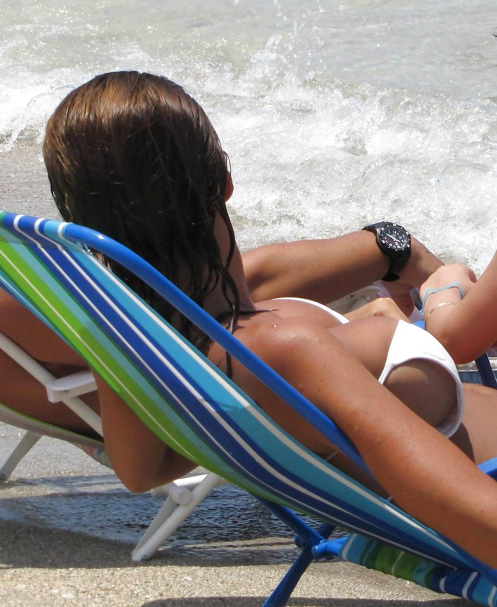 24P Beach Girls Partying Up