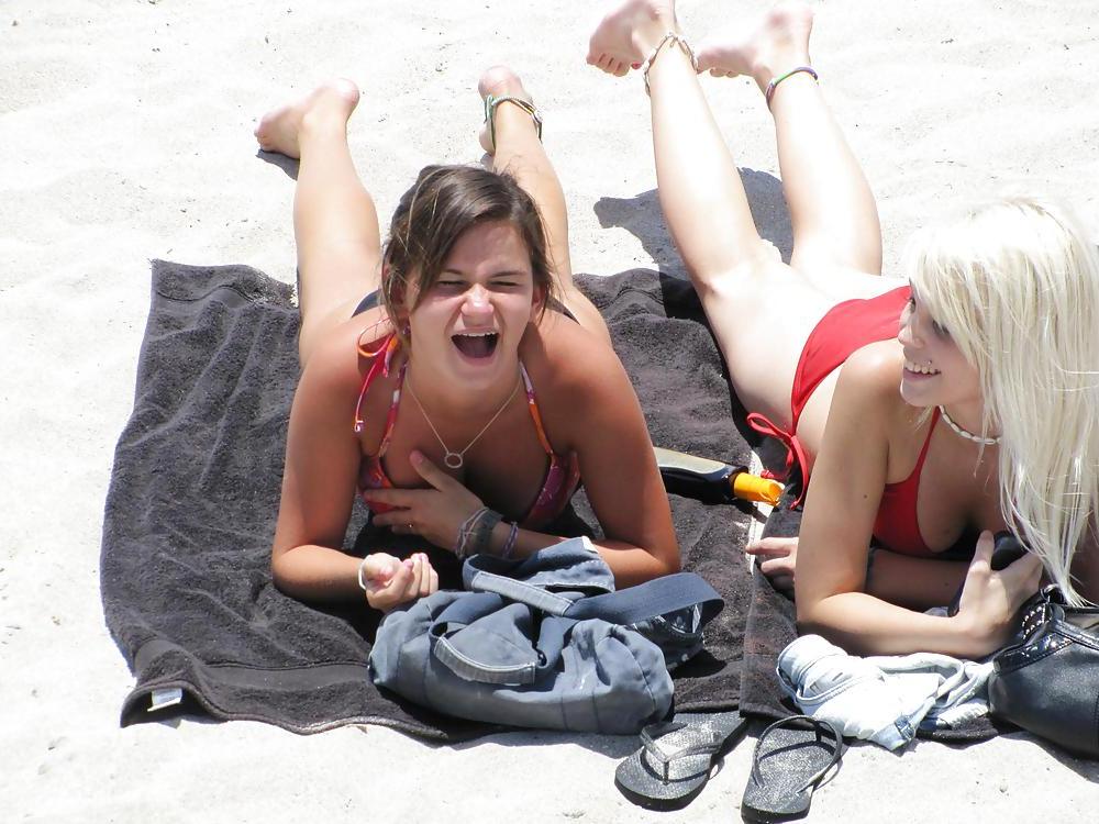 24P Beach Girls Partying Up