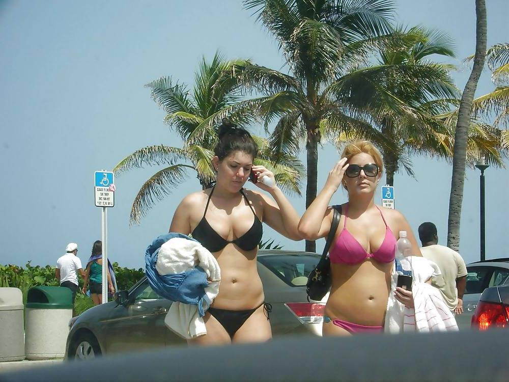 24P Beach Girls Partying Up