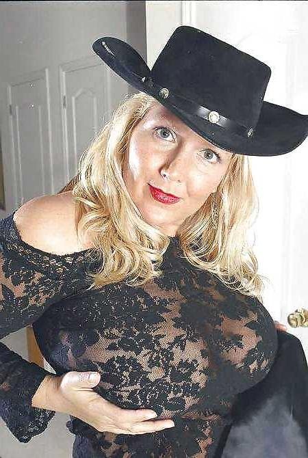 16P Hot older woman