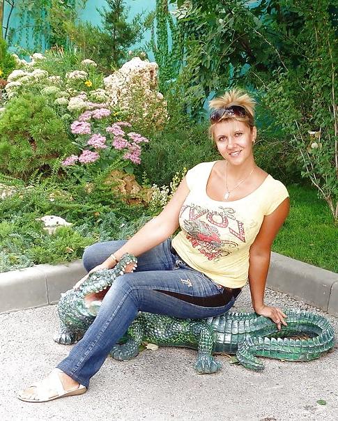 18P Busty Russian Woman 1502