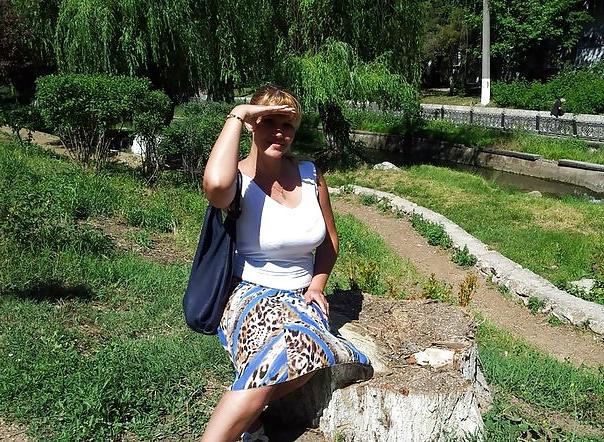 18P Busty Russian Woman 1502