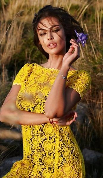25P Romanian Beauty Model Madalina Ghenea High Heels Legs