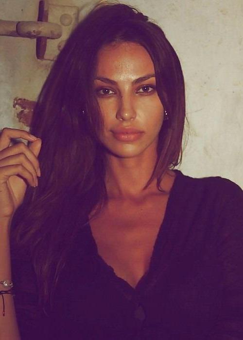25P Romanian Beauty Model Madalina Ghenea High Heels Legs