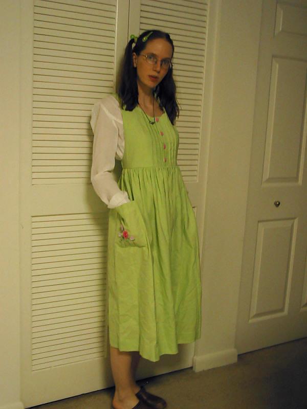 18P Hot nerdy woman