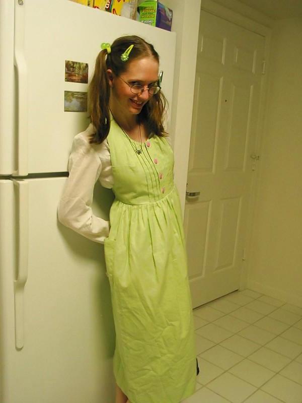 18P Hot nerdy woman
