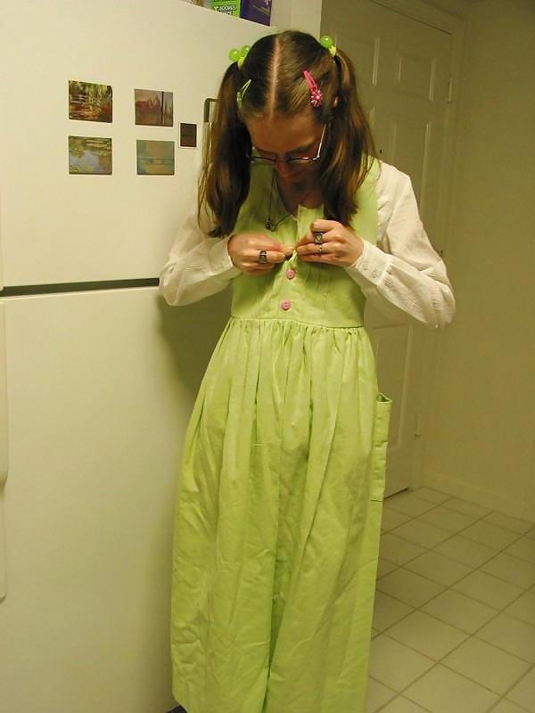 18P Hot nerdy woman