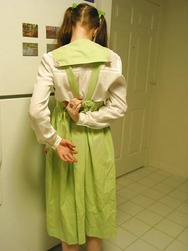 18P Hot nerdy woman