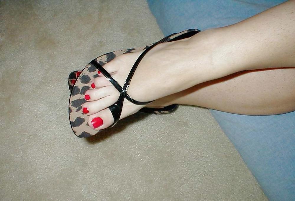 19P Amateur Footjob :)