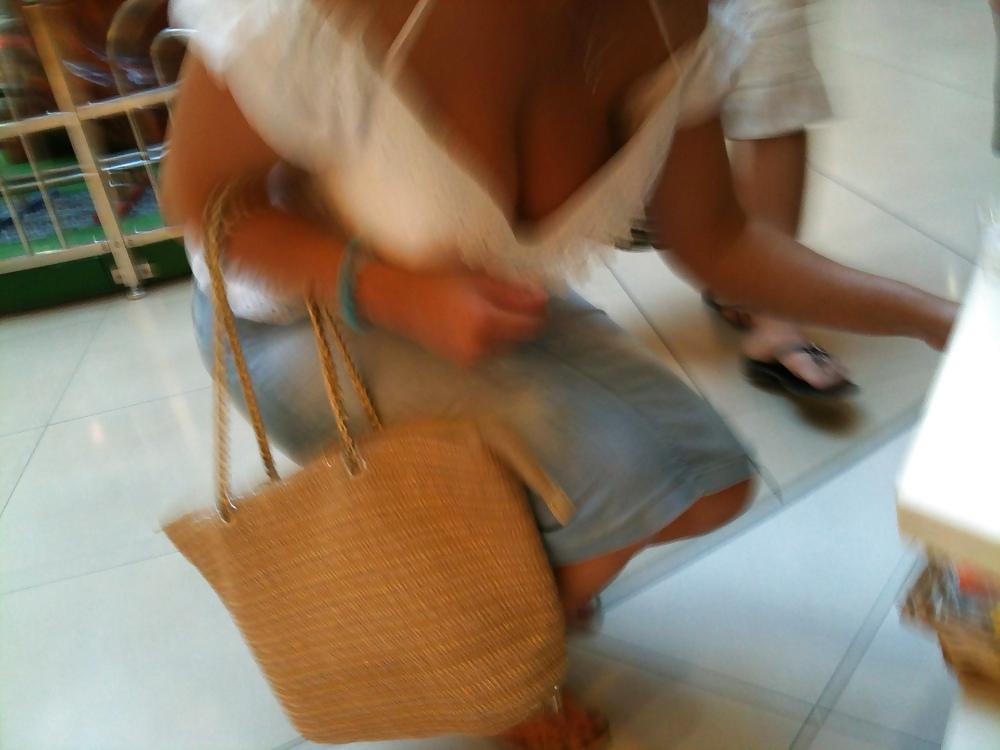 21P Little bit of downblouse 01