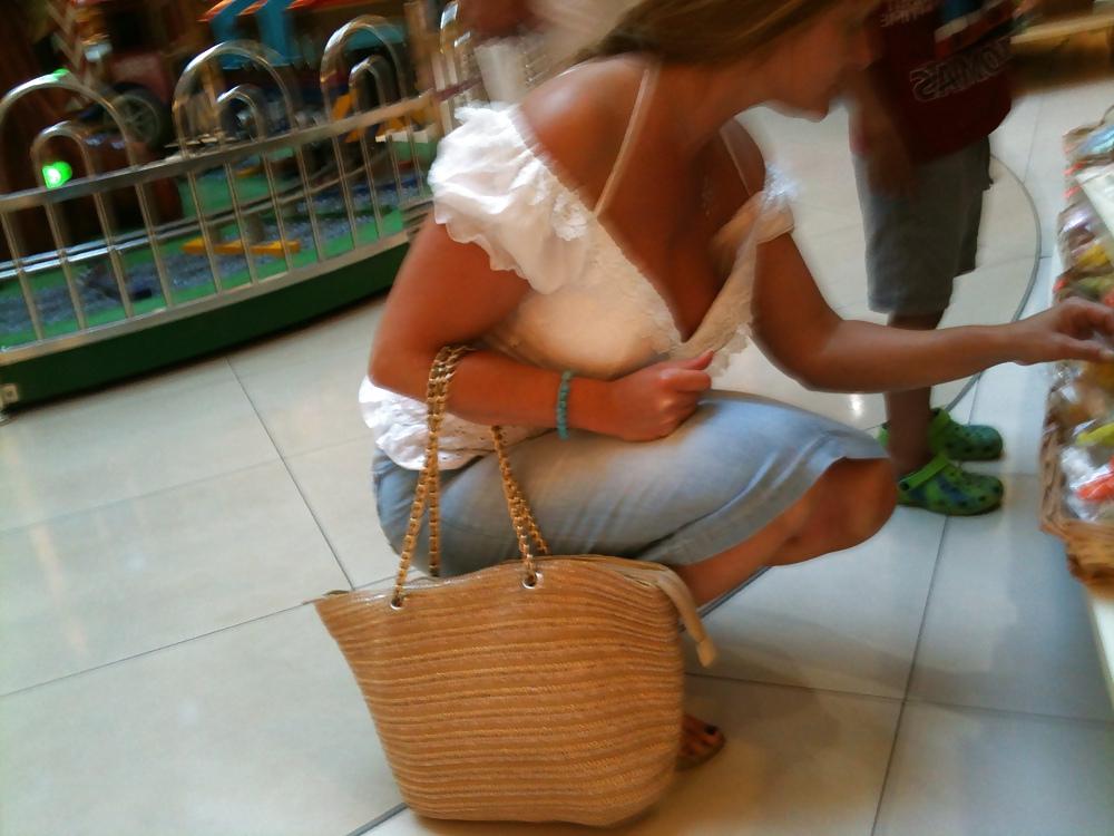 21P Little bit of downblouse 01